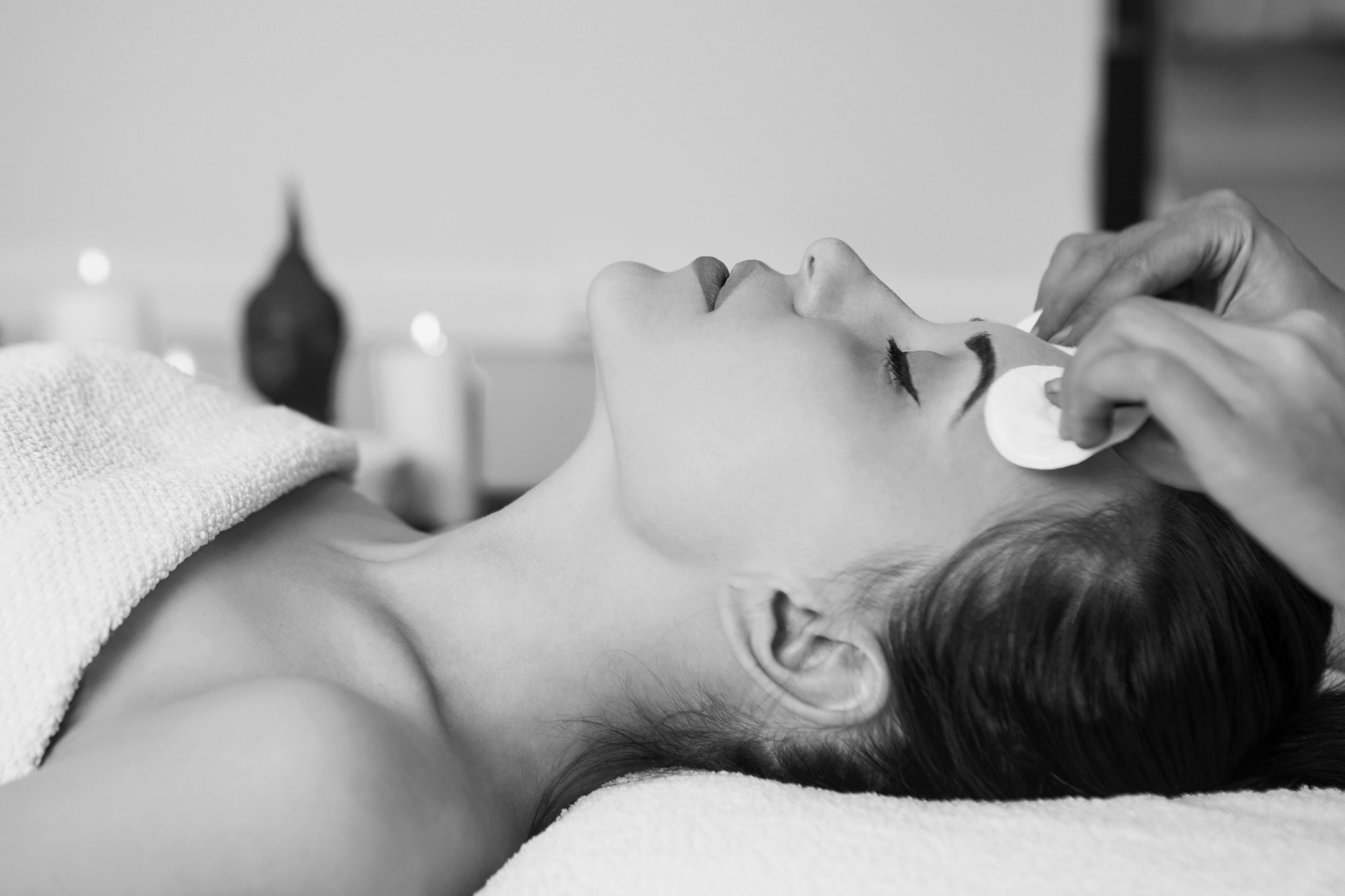 Relaxed woman with a deep cleansing nourishing face mask applied